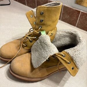 Timberland Women's Brown Boots with Cream Fleece
